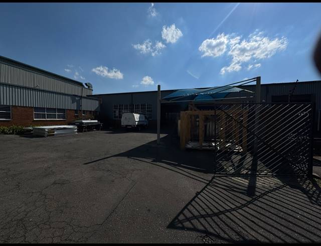742M² WAREHOUSE TO LET IN SPARTAN